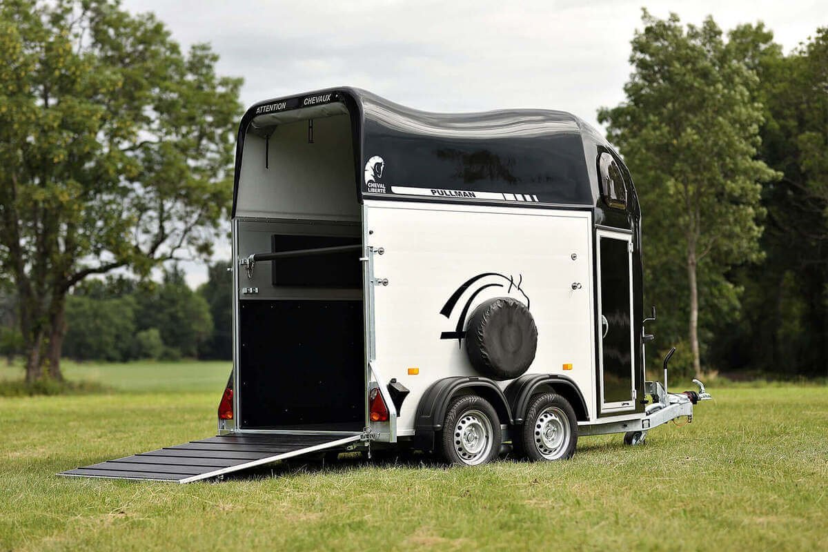 Remolque para 1 caballo y medio Gold One