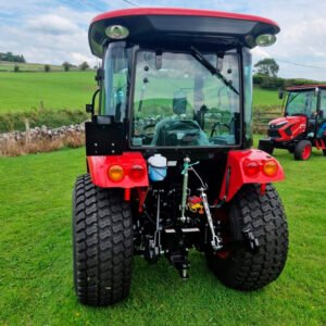 Alternative view of Tractor pequeño TYM 6225C — 58HP Giro 52º